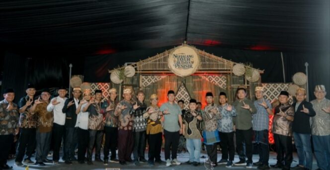 
					Bupati Pesibar, Dedi Irawan, Resmi Tutup Ngejalang Fest di Negeri Ratu Tenumbang