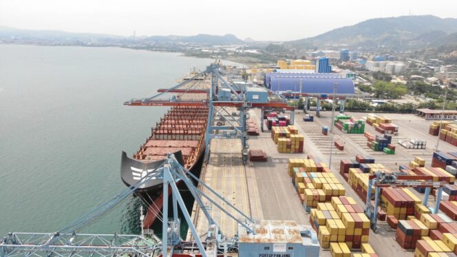 
					Pelindo Regional 2 Panjang, Catatkan Pertumbuhan Positif Kinerja Operasional Sepanjang 2025