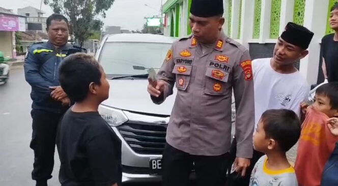 
					Tegas Jaga Kamtibmas, Patroli Subuh Polsek Tanjung Karang Barat Temukan Anak Telantar yang Ingin Sekolah