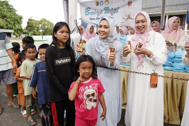 
					Kolaborasi TP. PKK, DWP, dan OPD Provinsi Lampung Bagikan Ratusan Takjil untuk Masyarakat