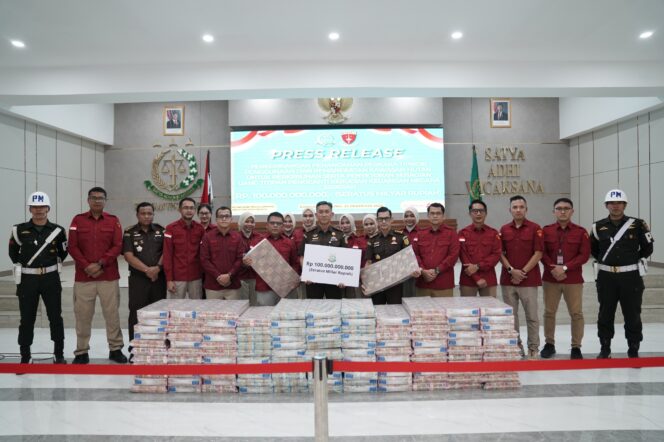 
					Kejati Lampung Terima Dana Titipan 100 M, Hasil Tipikor Penggunaan dan Pemanfaatan Kawasan Hutan di Provinsi Lampung