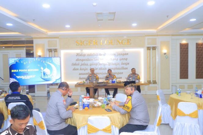 
					Perkuat Sinergi, Kapolda Lampung Buka Puasa Bersama BEM, OKP Cipayung Plus dan Organisasi Kepemudaan Se Propinsi Lampung