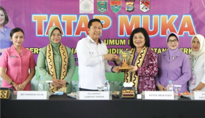 
					Sekda Lampung Tengah Hadiri Kunjungan Kerja Ketua Umum PERIP dalam Pembinaan TK Perip Abri