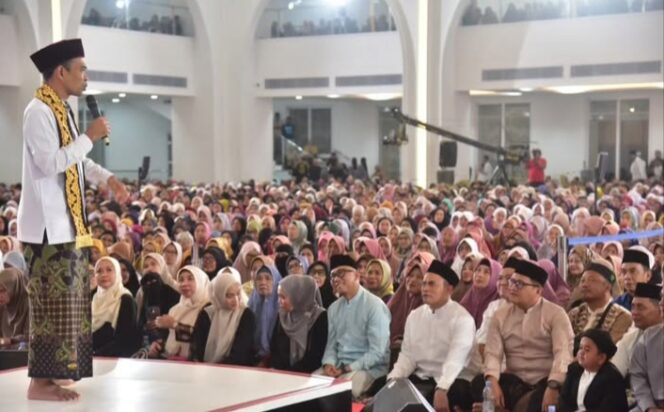 
					Hadiri Doa Untuk Negeri di Masjid Raya Al- Bakrie, A Giri Akbar Perkuat Spiritualitas dan Silaturahmi Pemerintah dan Masyarakat