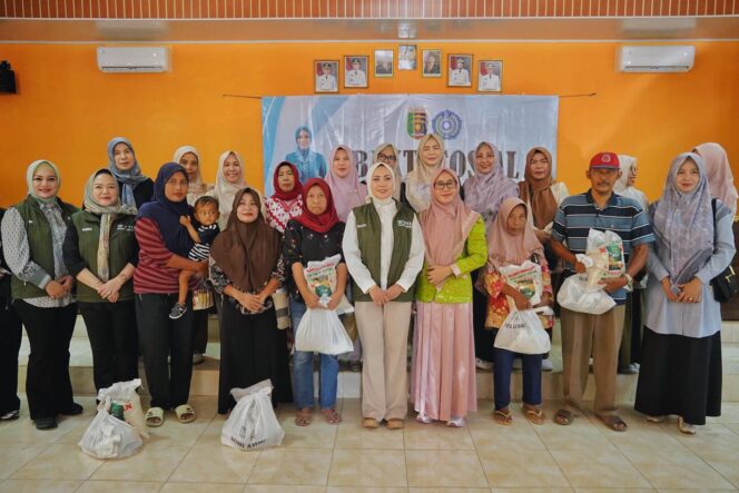 
					Peduli Kesejahteraan Keluarga, TP. PKK Provinsi Lampung Salurkan Bantuan di Sejumlah Kecamatan Kota Metro