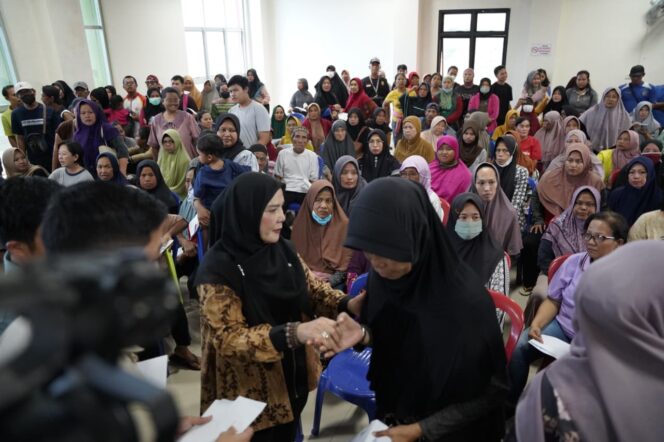 
					Salurkan Bantuan untuk Korban Banjir, Eva Dwiana: Setiap Keluarga Dapat Rp1 Juta