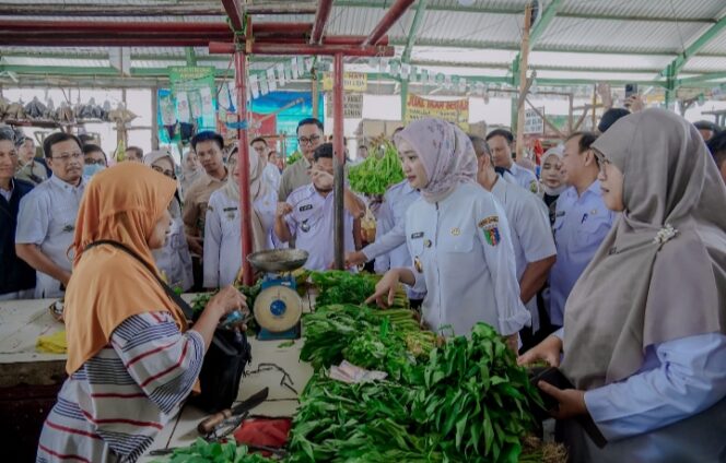 
					Tinjau Pasar, Wagub Jihan Pastikan Stabilitas Harga, Stok dan Pasokan Bahan Pangan