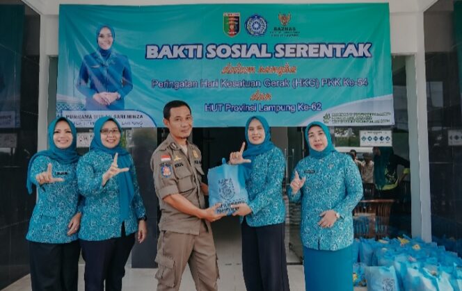 
					Bakti Sosial Ramadan, TP PKK Provinsi Lampung Salurkan Ratusan Paket Sembako