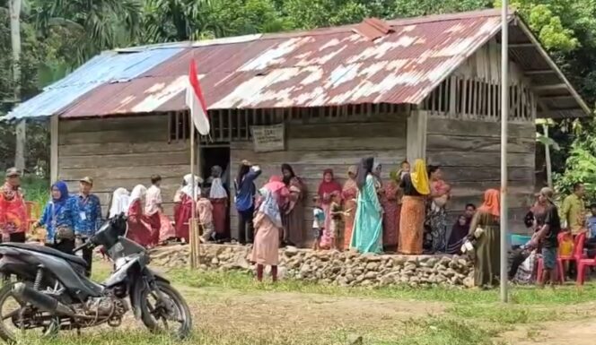 
					Di Balik Dinding Papan dan Atap Bocor, Sekolah Ini Bertahan Puluhan Tahun