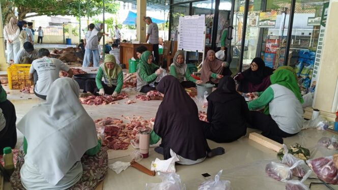 
					DKM Al Iman Gedong Meneng Tebar Keberkahan Melalui Qurban Iduladha 1447 H