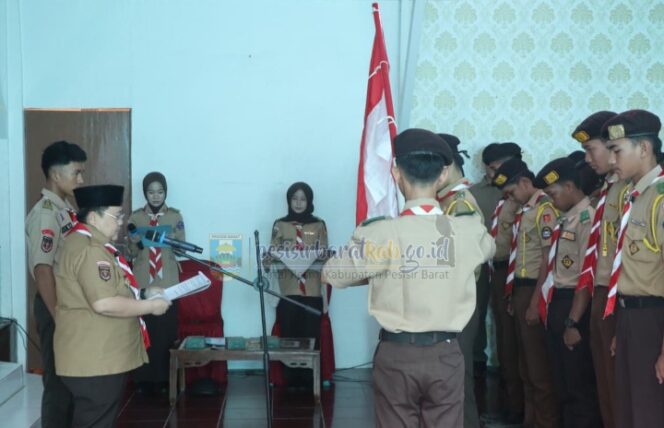 
					Ketua Kwarcab Irawan Topani Lantik Anggota DKC Gerakan Pramuka Kabupaten Pesisir Barat Masa Bhakti 2025-2030