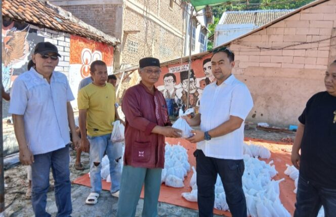 
					Haditya Narapati Kurban Sapi Bagikan Untuk Warga Way Tataan