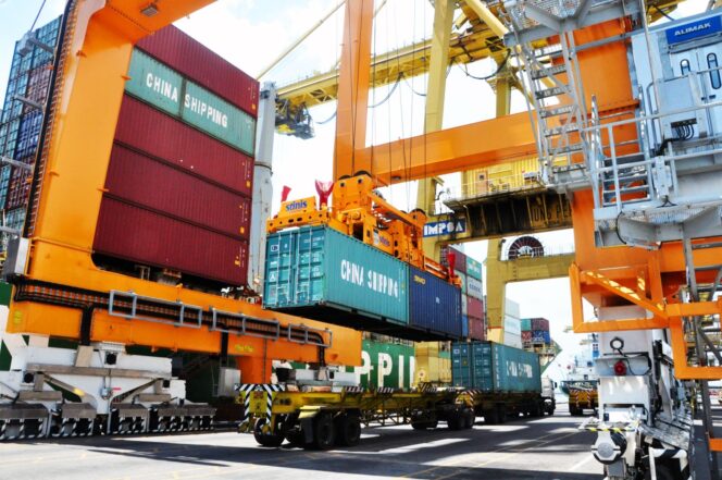 
					RUPST 2025: Kinerja Bertumbuh, Pelindo Setor Rp7,81 Triliun kepada Negara
