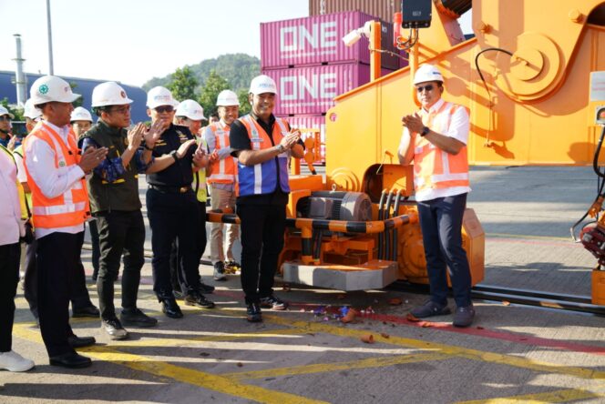 
					Pelindo Regional 2 Panjang Resmikan Pengoperasian QCC 004, Wujudkan Peningkatan Layanan Bongkar Muat Peti Kemas