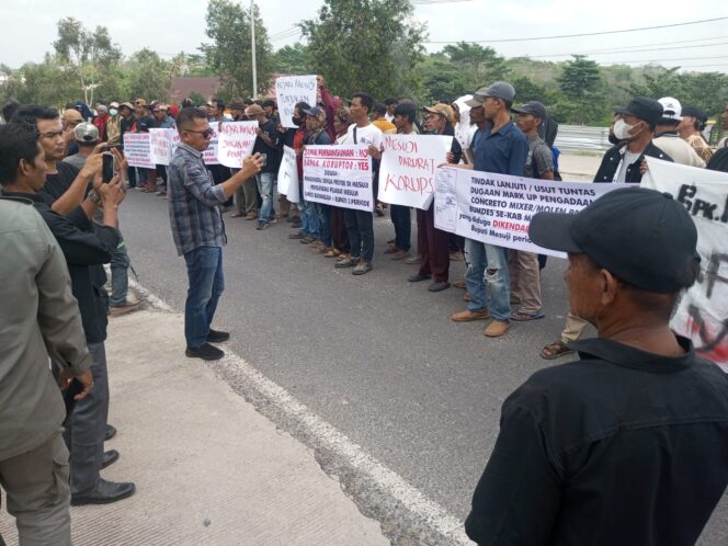 
					Massa Desak Kejari Mesuji Tuntaskan Penyidikan Dugaan Korupsi Molen BUMDes Rp2,4 Miliar