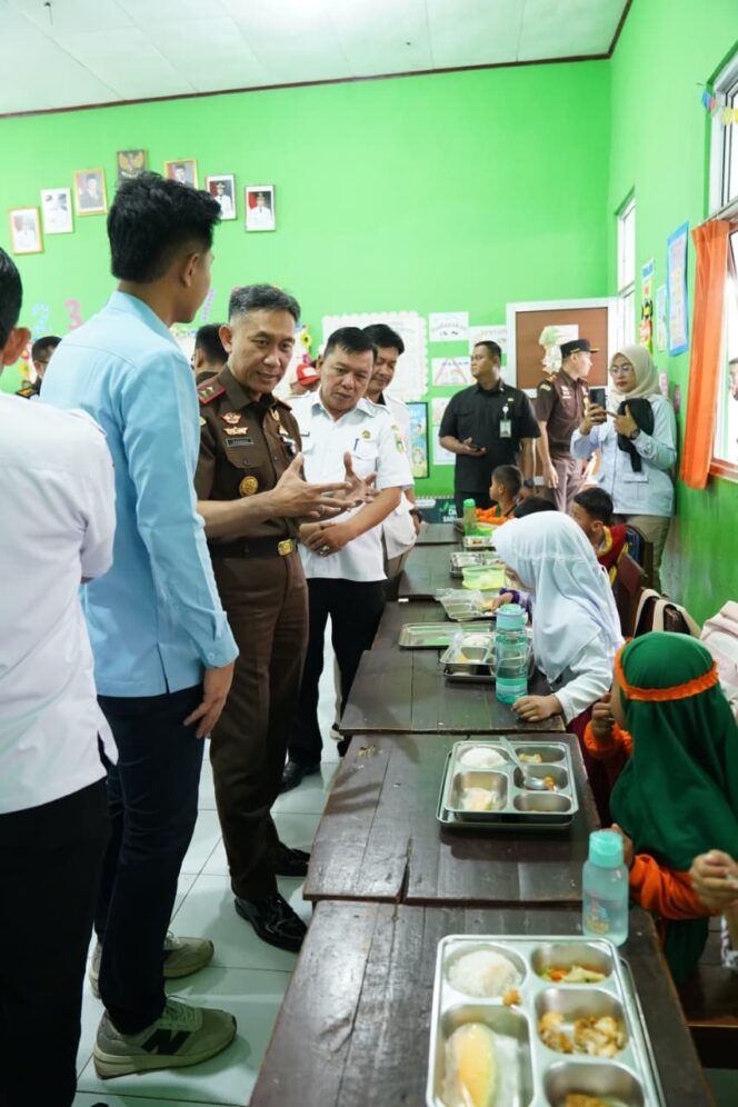 
					Kajati Lampung dan Bupati Tanggamus, Kawal dan Sukseskan Program Makan Bergizi Gratis di Kabupaten Tanggamus