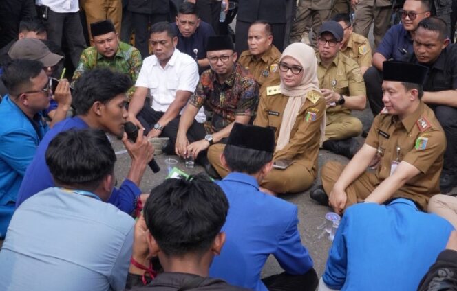 
					Wagub Jihan Temui Massa Aksi Mahasiswa, Pemprov Lampung Kawal Aspirasi ke Pemerintah Pusat