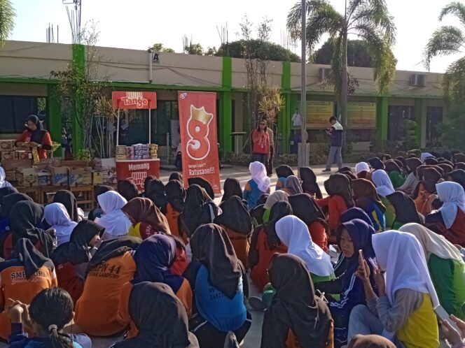 
					Meriahkan Penutupan MPLS SMKN 7, Tango Beri Edukasi dan Kenalkan Produk Baru
