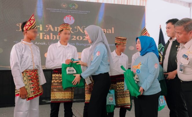 
					Peringati HAN 2026,Batin Wulan Kunjungi LPKA dan Salurkan Bantuan