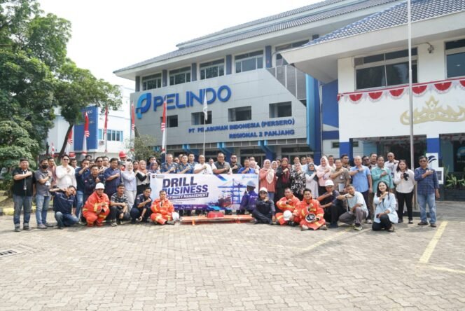 
					Tingkatkan Kesiapsiagaan, Pelindo Regional 2 Panjang Latih Pekerja Tanggal Darurat K3