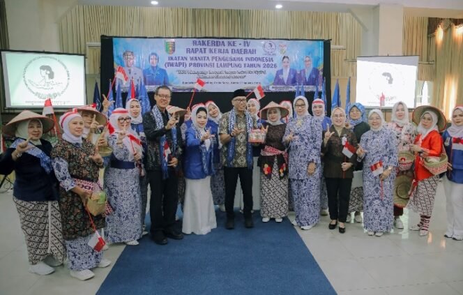 
					Gubernur Mirza Dorong Perempuan Jadi Penggerak Ekonomi Daerah Pada Rakerda lV IWAPI Lampung