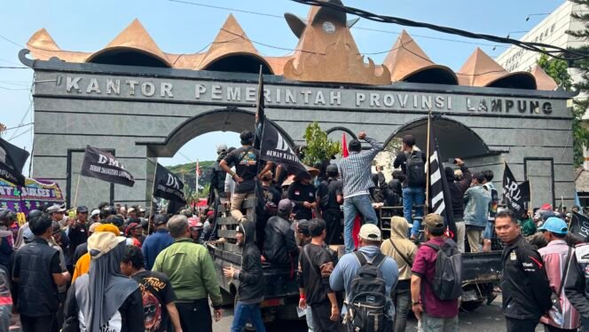 
					Ribuan Massa DRL Peringati Hari Tani Nasional