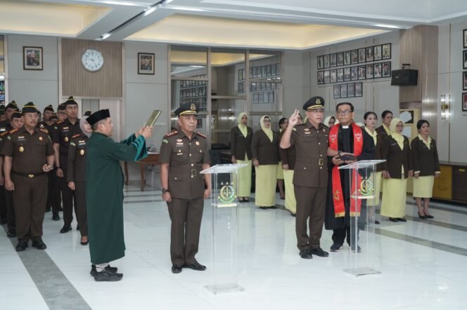 
					Kejaksaan Tinggi Lampung Gelar Pelantikan Pejabat Baru Asisten Pemulihan Aset dan Kajari Way Kanan
