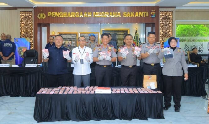 
					Bongkar Peredaran Uang Palsu Rp980 Juta, Polda Lampung Amankan Satu Tersangka di Bakauheni