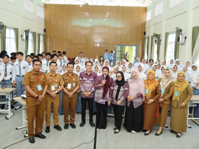 
					Dosen ITSNU Lampung Bekali Siswa SMAN 14 Bandar Lampung Kemampuan Public Speaking dalam LDK OSIS
