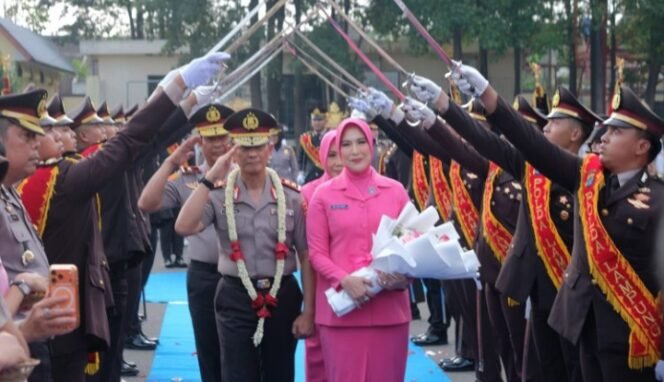 
					Estafet Kepemimpinan Polda Lampung, Brigjen Pol Yustan Alpiani Tekankan Soliditas, Integritas dan Pelayanan Humanis